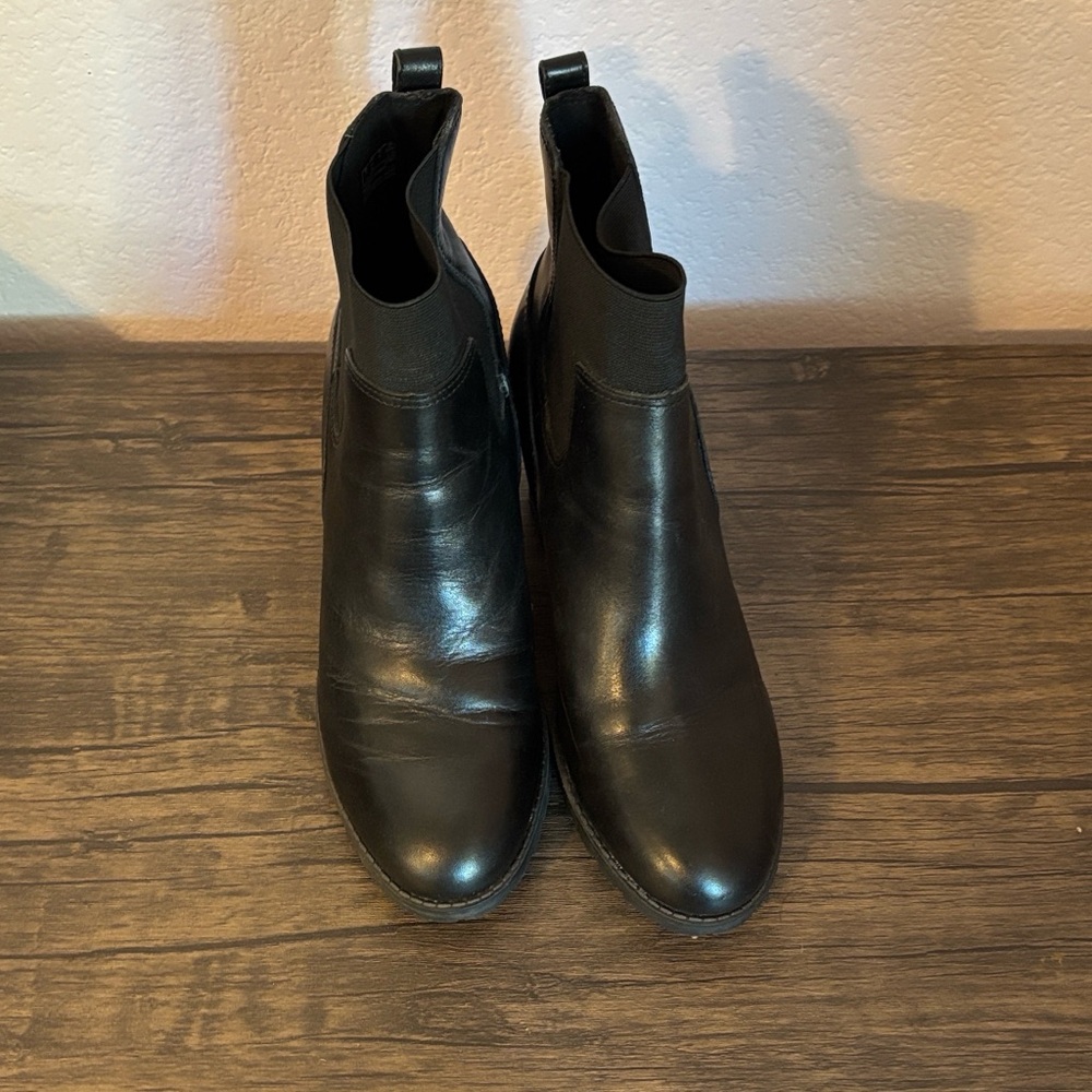 Clark’s women’s black boots size 9.5